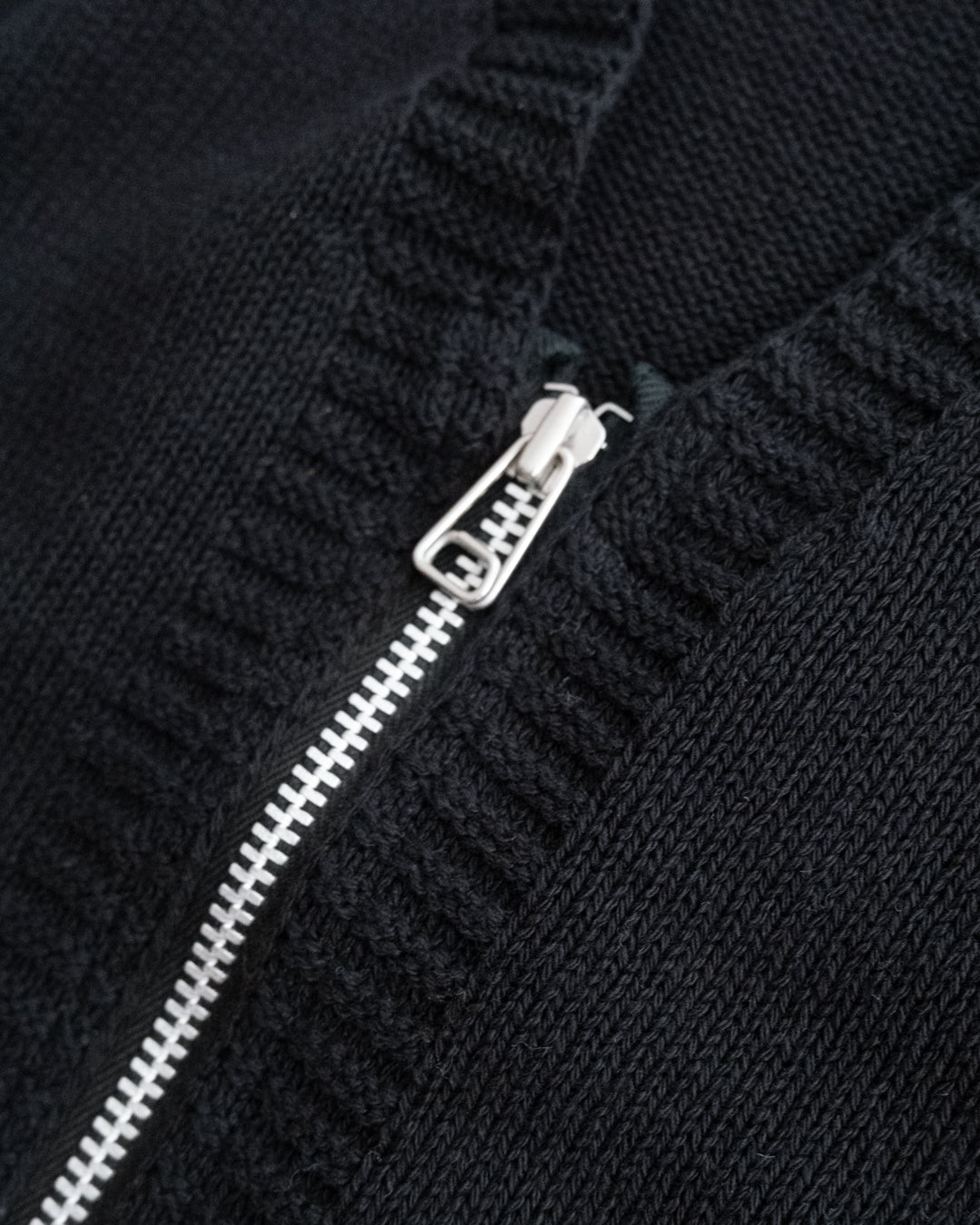 ISLAND KNIT "VIRGIN VEST" (BLACK)